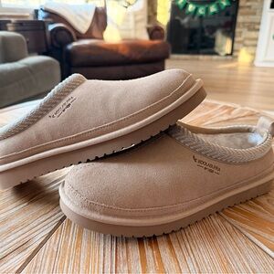 Koolaburra by UGG Burree Slippers in light brown. Men’s size 8.